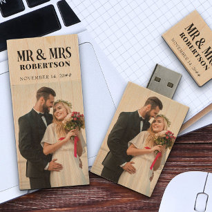 Mr en Mrs Bold Typography Wedding Photos Houten USB Stick