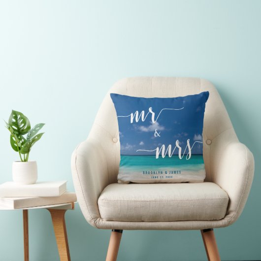 Mr en Mrs Calligraphy Beach Wedding Kussens (Stoel)