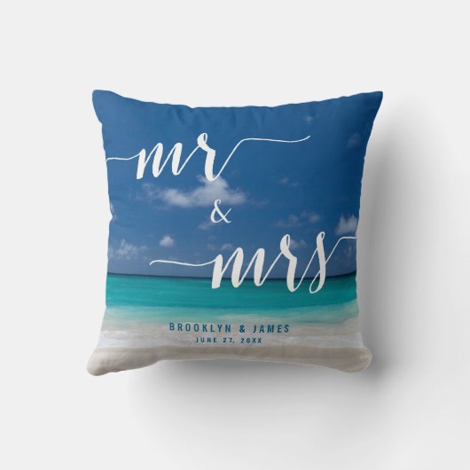 Mr en Mrs Calligraphy Beach Wedding Kussens (Achterkant)