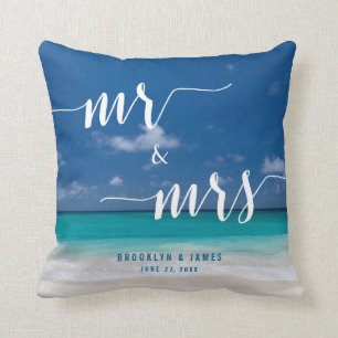 Mr en Mrs Calligraphy Beach Wedding Kussens