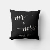 Mr en Mrs Calligraphy Black Wedding Kussens (Voorkant)