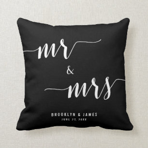 Mr en Mrs Calligraphy Black Wedding Kussens