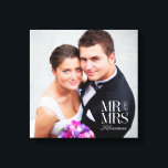 Mr en Mrs Custom Photo Canvas<br><div class="desc">Upload je foto naar creëer een one-of-a-kind cadeau voor jezelf of iemand anders! Bekijk onze volledige collecties op berryberrysweet.com. De kleuren van de douane zijn ook beschikbaar op verzoek. Ontwerp © berryberrysweet.com</div>