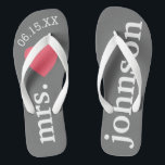 Mr en Mrs Custom Text Honeymoon met hart Teenslippers<br><div class="desc">Een perfect ontwerp voor een strandbruiloft of voor de huwelijksreis. Verander mevrouw in de heer om een coördinerend paar te maken.</div>