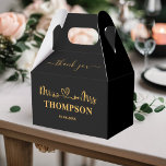 Mr en Mrs Elegant Simple | Zwart goud Bedankdoosjes<br><div class="desc">Maak uw huwelijksgunsten extra speciaal met deze elegante Mr en Mrs gunstboxen gepersonaliseerd met uw nieuwe familienaam en trouwdatum! Dit klassieke zwart-gouden ontwerp voegt een vleugje verfijning toe,  perfect voor elke formele bruiloft.</div>