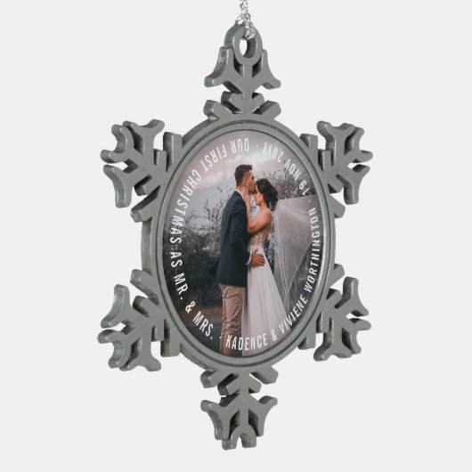 Mr. en Mrs. First Kerstfeestay Wedding Foto Tin Sneeuwvlok Ornament (Links)