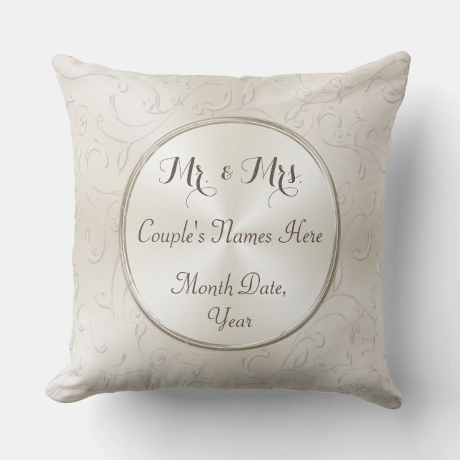Mr. en Mrs Gift Ideas, Personalized Wedding Pillow Kussen (Voorkant)