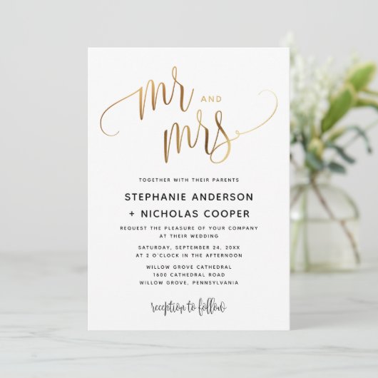 Mr en Mrs Gold Lovely Script Typography Wedding Kaart (Staand voorkant)