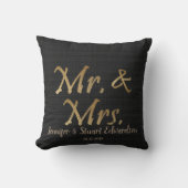 Mr en Mrs Gold script Black Burlap Wedding Kussen (Voorkant)