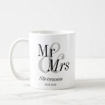 Mr en Mrs Minimal Modern Wedding Gift Koffiemok<br><div class="desc">Mr en Mrs Minimal Modern Wedding Gift Coffee Mok. Perfect cadeau voor je favoriete nieuwe bruiden of stel. Gemakkelijk aan te passen. Bestel vandaag nog!</div>