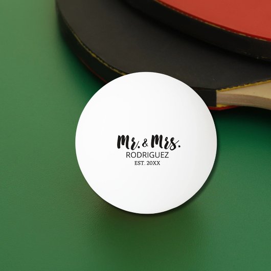 Mr en Mrs Modern Brush Font Wedding Gift Pingpongbal