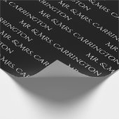 Mr en Mrs. Name Script Black White Chic Wedding Cadeaupapier (Hoek)