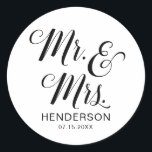 Mr en Mrs Name Wedding Ronde Sticker<br><div class="desc">Voeg een persoonlijke aanraking toe aan uw huwelijksgunsten met deze elegante "Mr. En het ontwerp van Mrs. is perfect voor nieuwigheden!</div>