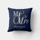 Mr en Mrs Navy Blue Elegant Modern Huwelijkscadeau Kussen (Achterkant)