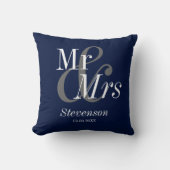 Mr en Mrs Navy Blue Elegant Modern Huwelijkscadeau Kussen (Voorkant)