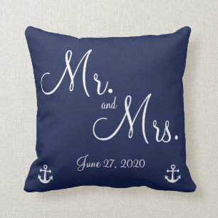 Mr en Mrs Navy Blue Nautical Wedding Kussens