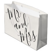 Mr. en Mrs. Oversized Calligraphy White Black Groot Cadeauzakje (Achterkant Gekanteld)