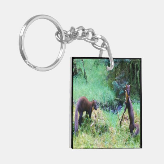 Mr en Mrs Pine Marten Date Night Sleutelhanger (Voorkant Links)