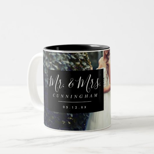 Mr en Mrs Script Monogram Wedding Foto Tweekleurige Koffiemok (Voorkant links)