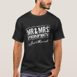 Mr. en Mrs. t shirt voor alleen gehuwd paar<br><div class="desc">Mr. en Mrs. t shirt voor een gewoon echtpaar. Een cadeauidee voor een bruiloft voor nieuwe wieren en honeymoanders.  voor bruid en bruin.  stempelontwerp.</div>