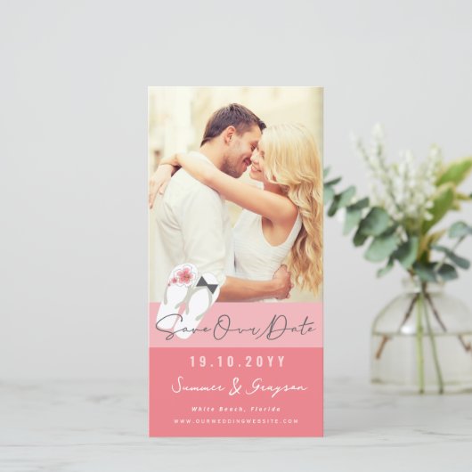 Mr. en Mrs. Teenslippers Pink Hibiscus Beach Foto Save The Date (Staand voorkant)