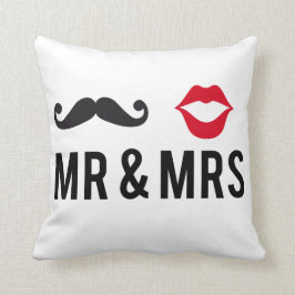 Mr en Mrs., tekstontwerp met snor en rode lippen Kussen
