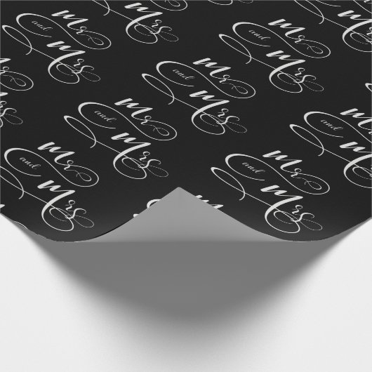 Mr. en Mrs text bruiloft script op zwart Cadeaupapier (Hoek)