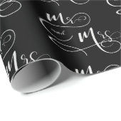Mr. en Mrs text bruiloft script op zwart Cadeaupapier (Rol Hoek)