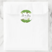 Mr. en Mrs Tropical Leaves Script Wedding Ronde Sticker (Tas)