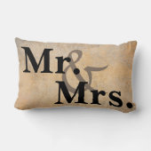 Mr. en Mrs. typografie pilssepia en khaki. Kussen (Achterkant)