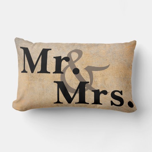 Mr. en Mrs. typografie pilssepia en khaki. Kussen (Voorkant)