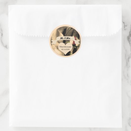 Mr en Mrs Wedding met naam en datum in Sepia Ronde Sticker (Tas)