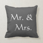 Mr en Mrs Wedding | Rustige donkergrijs Kussen<br><div class="desc">Moderne elegant,  Mr. en Mrs Turquoise.. roomgrijs,  script,  Wedding kussen.</div>