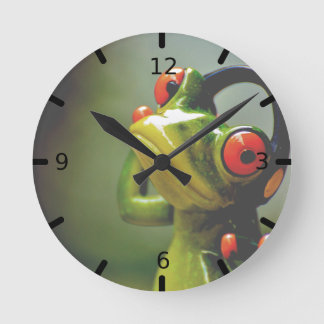 Mr. Frog with Headphones Ronde Klok