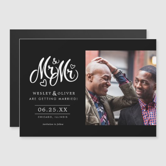 Mr. & Mr. Script - Sla de datum op met foto Magnetische Uitnodiging (Voorkant / Achterkant)