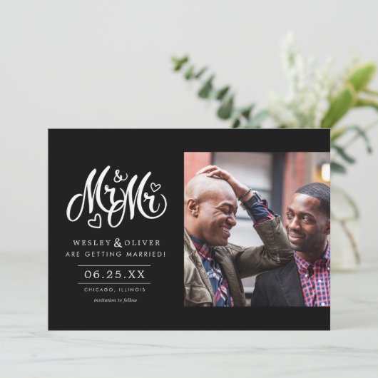 Mr. & Mr. Script - Sla de datum op met foto Save The Date (Staand voorkant)