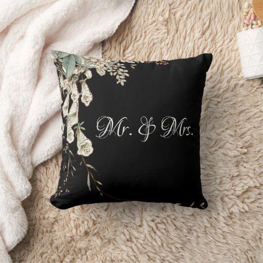 Mr. & Mrs Black Floral Script Elegant Wedding Kussen (Deken)