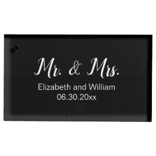 Mr. & Mrs Black & White Elegant Script Wedding Plaatskaart Houder