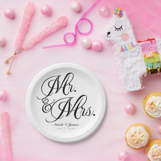 Mr. & Mrs. Black White Wedding Engagement Party Papieren Bordje (Feest)