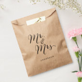 Mr & Mrs Classic Script Calligraphy Name Wedding Bedankzakje (Gezegeld)