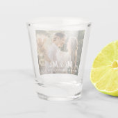 Mr & Mrs Custom Foto Modern Pas getrouwd Wedding Shot Glas (Achterkant)
