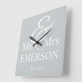 Mr & Mrs. douanenaam Vierkante Klok (Hoek)