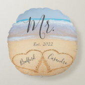 Mr. Mrs. Dusty Blue Beach Couples Hearts Sand Rond Kussen (Voorkant)