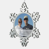 Mr & Mrs Eerste Kerstfoto Foto Afbeelding Tin Sneeuwvlok Ornament (Rechts)