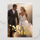 Mr. & Mrs. Eerste Kerstmis Moderne Retro Typografi Folie Feestdagenkaart (Voorkant)