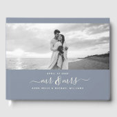 Mr & Mrs Elegant Script Dusty Blue Fotobruiloft Gastenboek (Voorkant)