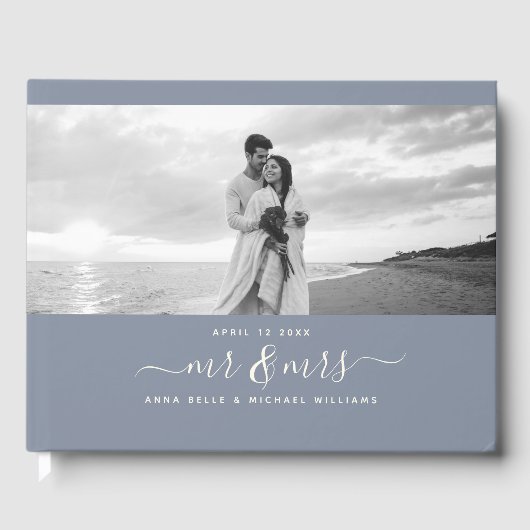 Mr & Mrs Elegant Script Dusty Blue Fotobruiloft Gastenboek (Voorkant)