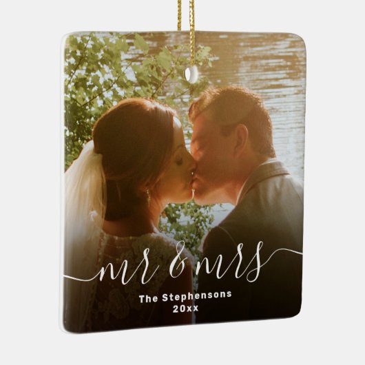 Mr & Mrs Elegant Script Overlay dubbelzijdige foto Keramisch Ornament (Rechts)