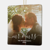 Mr & Mrs Elegant Script Overlay dubbelzijdige foto Keramisch Ornament (Links)