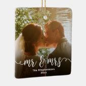 Mr & Mrs Elegant Script Overlay dubbelzijdige foto Keramisch Ornament (Rechts)